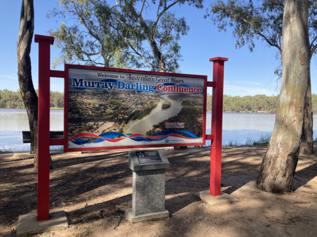 Sign marking the confluence of the Murray and Darling rivers