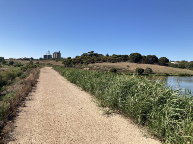 Trail around the back of Rocky Gully Wetlands