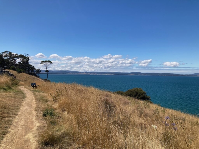 Clifftop walk from Lauderdale to Seven Mile Beach