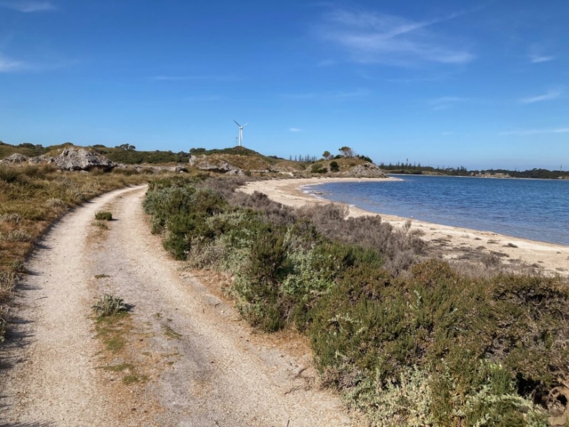 Walking back to Thomson Bay past the interior lakes