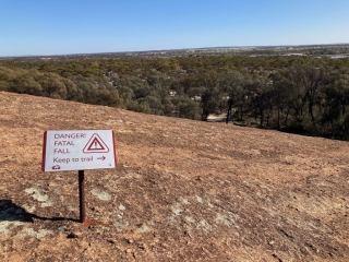 It is necessary to be careful so as to not fall off Wave Rock