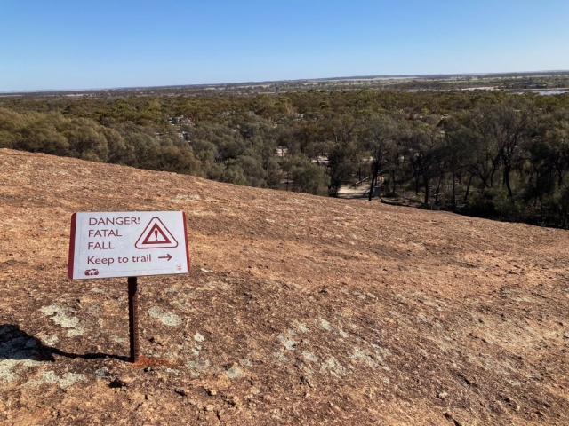 It is necessary to be careful so as to not fall off Wave Rock