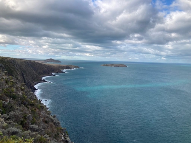 View along the Waitpinga Cliffs