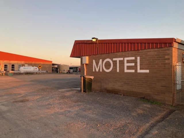 Cocklebiddy Roadhouse has a motel