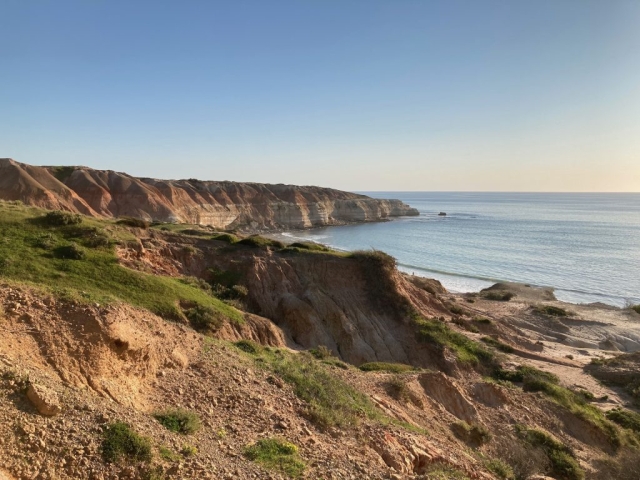 The rugged landscape behind Maslin Beach