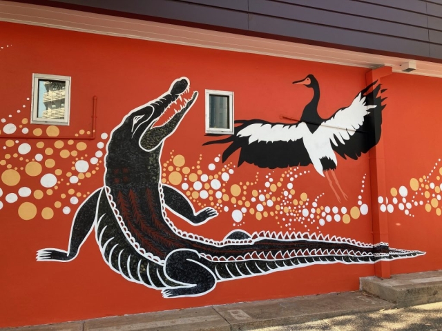 Crocodile and Brolga mural in Darwin CBD