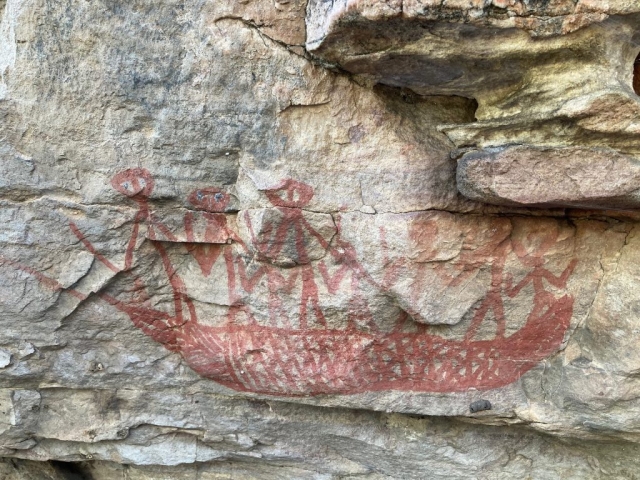 Rock art in a cave on the Bardedjilidji Walk