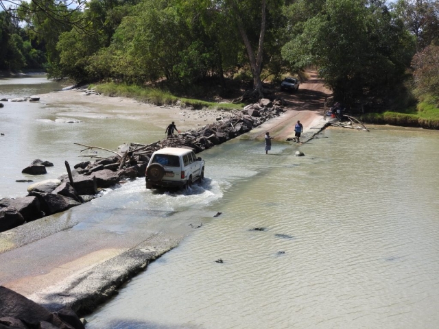 Car using Cahills Crossing in the afternoon