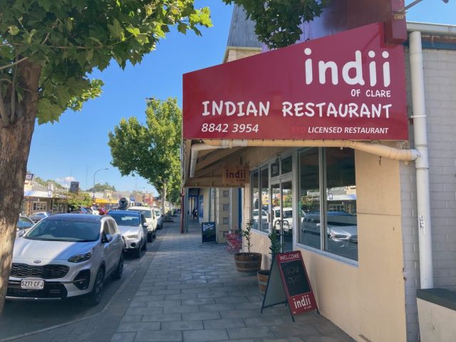 Indii Indian Restaurant in Clare
